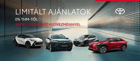 Autószalon fogadótere ügyféllel és eladóval