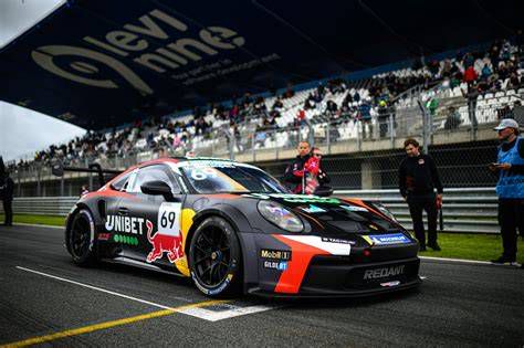 Gulf versenyautó a Le Mans 24 órás versenyen