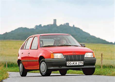 Az Opel Kadett E klasszikus formaterve
