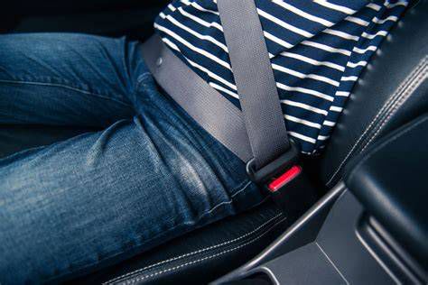 biztonsági öv mechanizmusának tisztítása