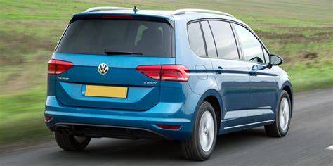 VW Touran téli tájban
