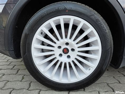 Autó kerék felni közép kupakkal