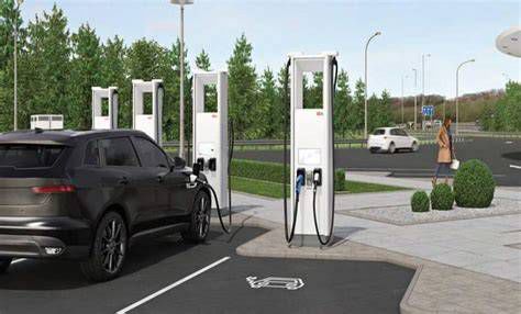 Elektromos töltőállomás Range Roverrel