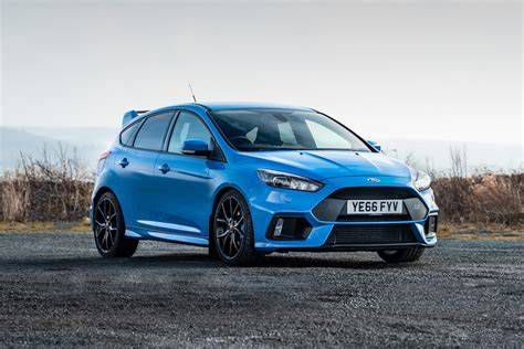 Ford Focus MK3 RS motorháztető szellőzők