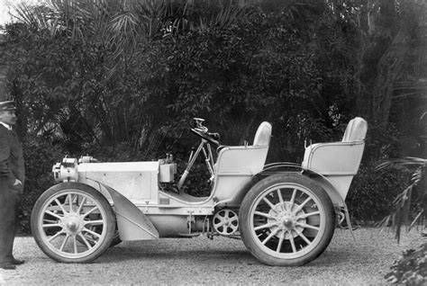 Az első Mercedes automobil 1900-ból