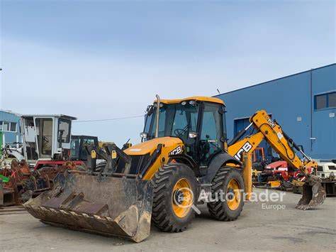 JCB 4CX kotró-rakodó munka közben