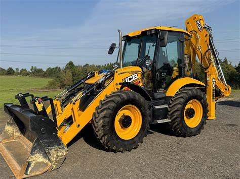 JCB 4CX különböző kiegészítőkkel