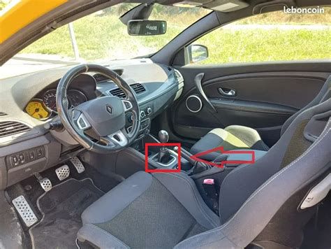 A Renault Laguna 3 belső tere, középkonzol és könyöklő elhelyezkedése