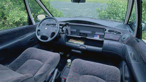 Third generation Renault Espace interior with central dashboard