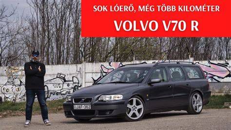 Egy Volvo V70 pótkerék elhelyezése és rögzítése