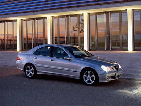 Mercedes-Benz W203 szedán