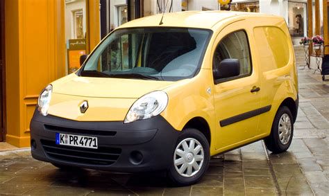 A Renault Kangoo belső mélyedése és tetőcsomagtartója hosszú tárgyakhoz