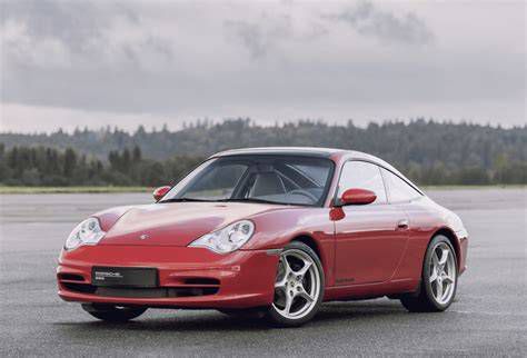 A Porsche 911 996 generációjának esztétikus megjelenése