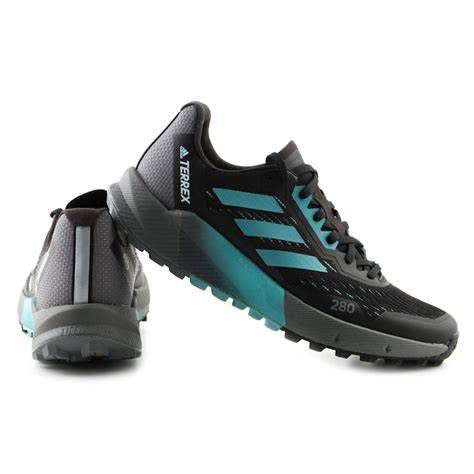 Adidas Terrex Agravic Flow 2 cipő akcióban, terepen