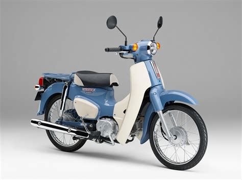 Honda Super Cub 50 Final Edition és Hello Kitty Edition
