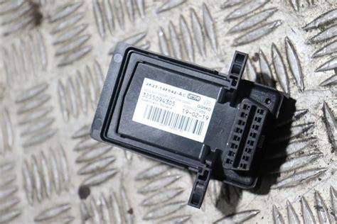 Ford Transit MK8 biztosítékdoboz és OBD csatlakozó elhelyezkedése a kormánykerék alatt