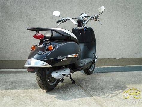 Aprilia Habana 50 robogó úton