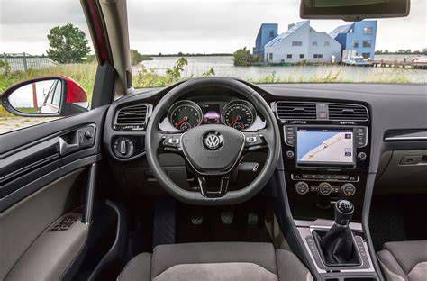 Volkswagen Golf 6 belső tér a középkonzollal és pohártartókkal