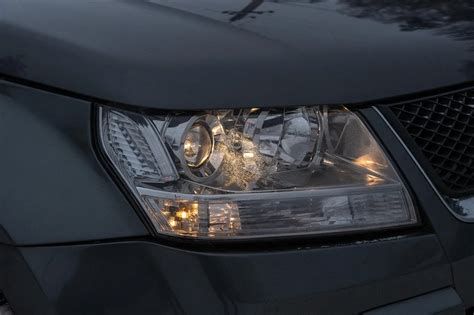 Parabolikus fényszóró optikája és működése