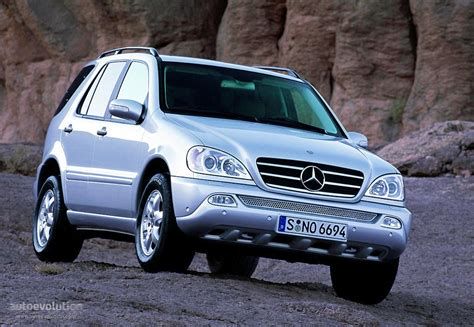 Mercedes-Benz ML (W163) külső nézet