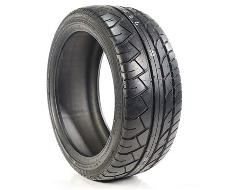 Egy 245/40R18 nyári gumi profilmélységének ellenőrzése