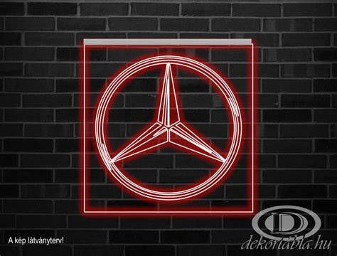 Mercedes ajtó logó kivetítése a talajra