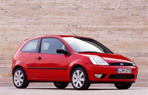 Ford Fiesta 2001 kerékív spoilerrel