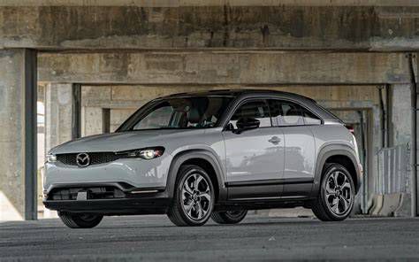 Mazda MX-30 vezetés közben