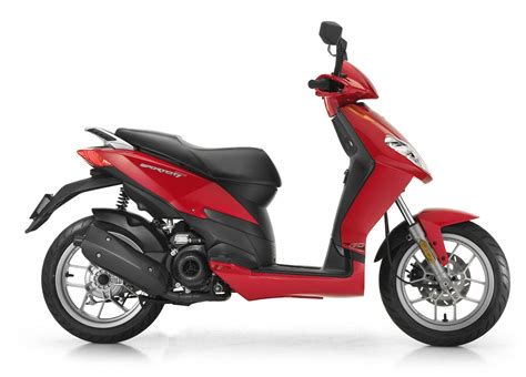 Aprilia Sportcity One 50 4T robogó méretei és ergonómiája