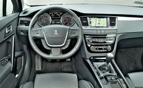 Peugeot 508 belső tér gumiszőnyeggel, tiszta és rendezett