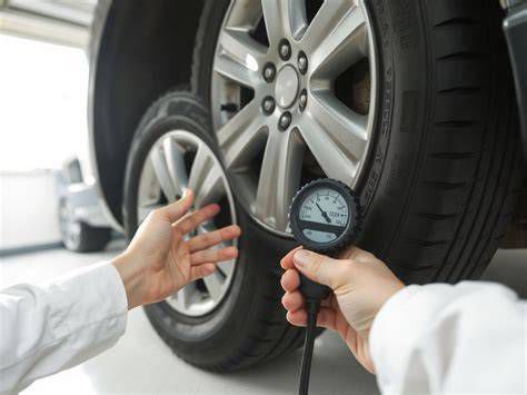 Motorkerékpár guminyomás ellenőrzése és beállítása