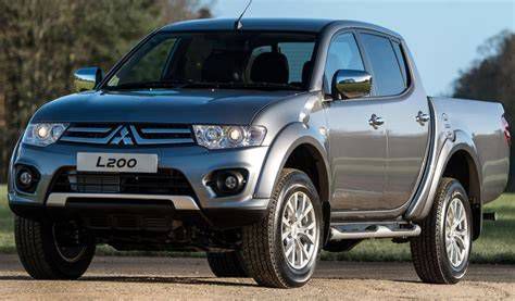 Mitsubishi L200 II belső tér és ergonómia