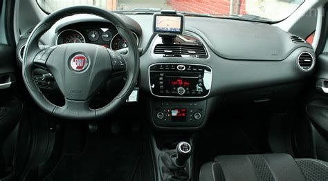 Fiat Grande Punto belső tér modern autórádióval