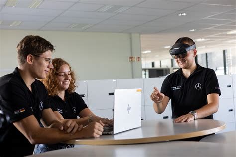 Duális képzés a Mercedes-Benz Academy-ben
