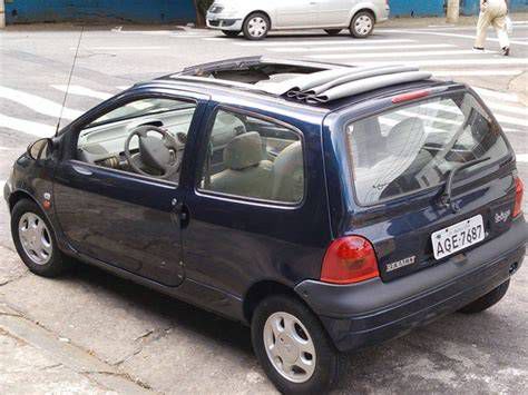 Twingo com teto solar panorâmico instalado