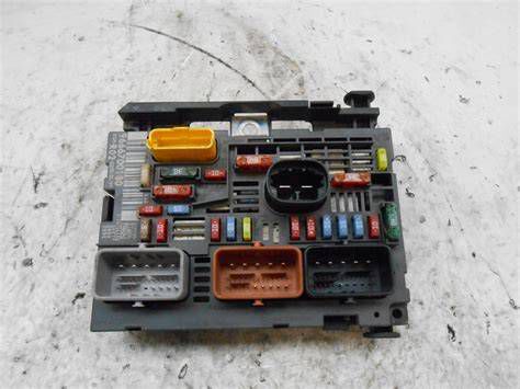 Modern autóelektronikai modul (pl. BSI)