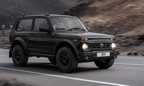 Lada Niva (Lada 4x4) klasszikus külső megjelenése és frontrészének részlete