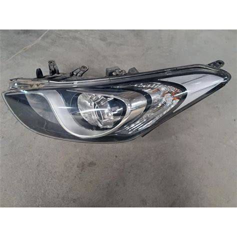 Hyundai Elantra első fényszóró