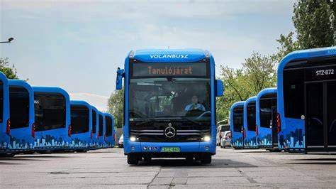 Volánbusz elektromos busz töltése
