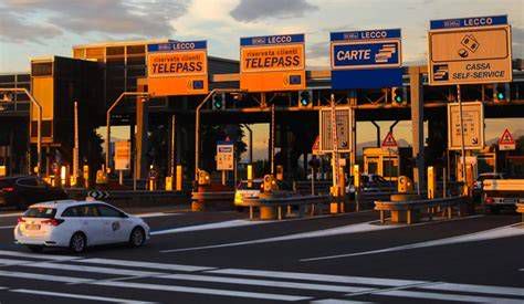 Olasz autópálya kapu Telepass rendszerrel