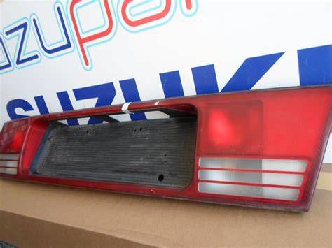 Beázott Suzuki Swift hátsó lámpatest