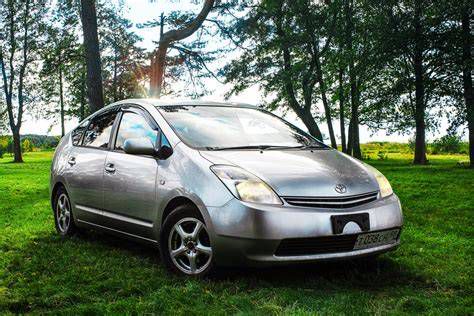 Фотография Toyota Prius NHW20 в профиль