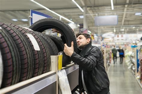 Gumiabroncsok raklapos szállítása