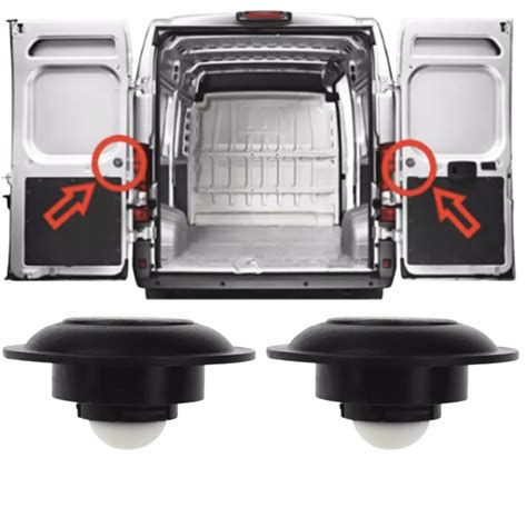 Fiat Ducato hátsó ajtó nyitva és zárva
