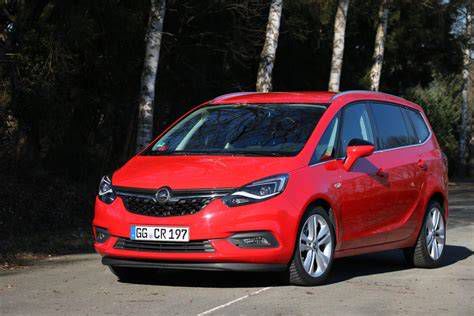 Opel Zafira facelift előtti és utáni összehasonlítás
