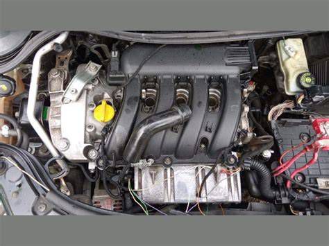 Renault Megane 2 motortér és belső tér részletei