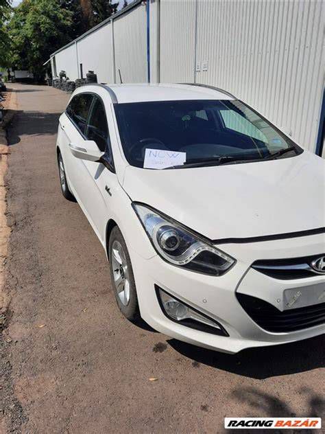Hyundai i40 oldalnézeti kép 17-es felnikkel