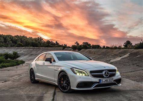 Mercedes-AMG CLS 63 S-Model в движении