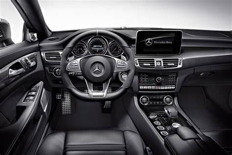 Интерьер Mercedes-AMG CLS 63 S-Model