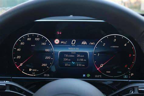 Mercedes W213 műszerfal és szerviz menü